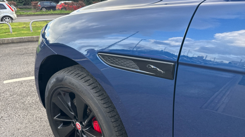 Jaguar F-Pace 2.0 D200 R-Dynamic Black 5dr Auto AWD Diesel Estate